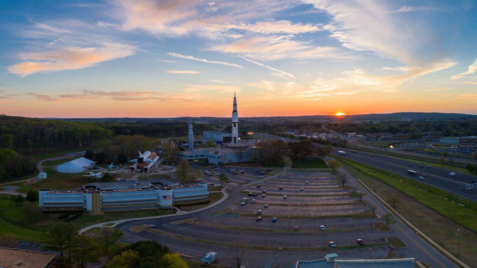 Home to 2nd largest research/technology park in the country and U.S. Space & Rocket Center (NASA)!