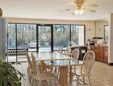 Ocean Springs, MS 的 Super 8 by Wyndham Ocean Springs Biloxi