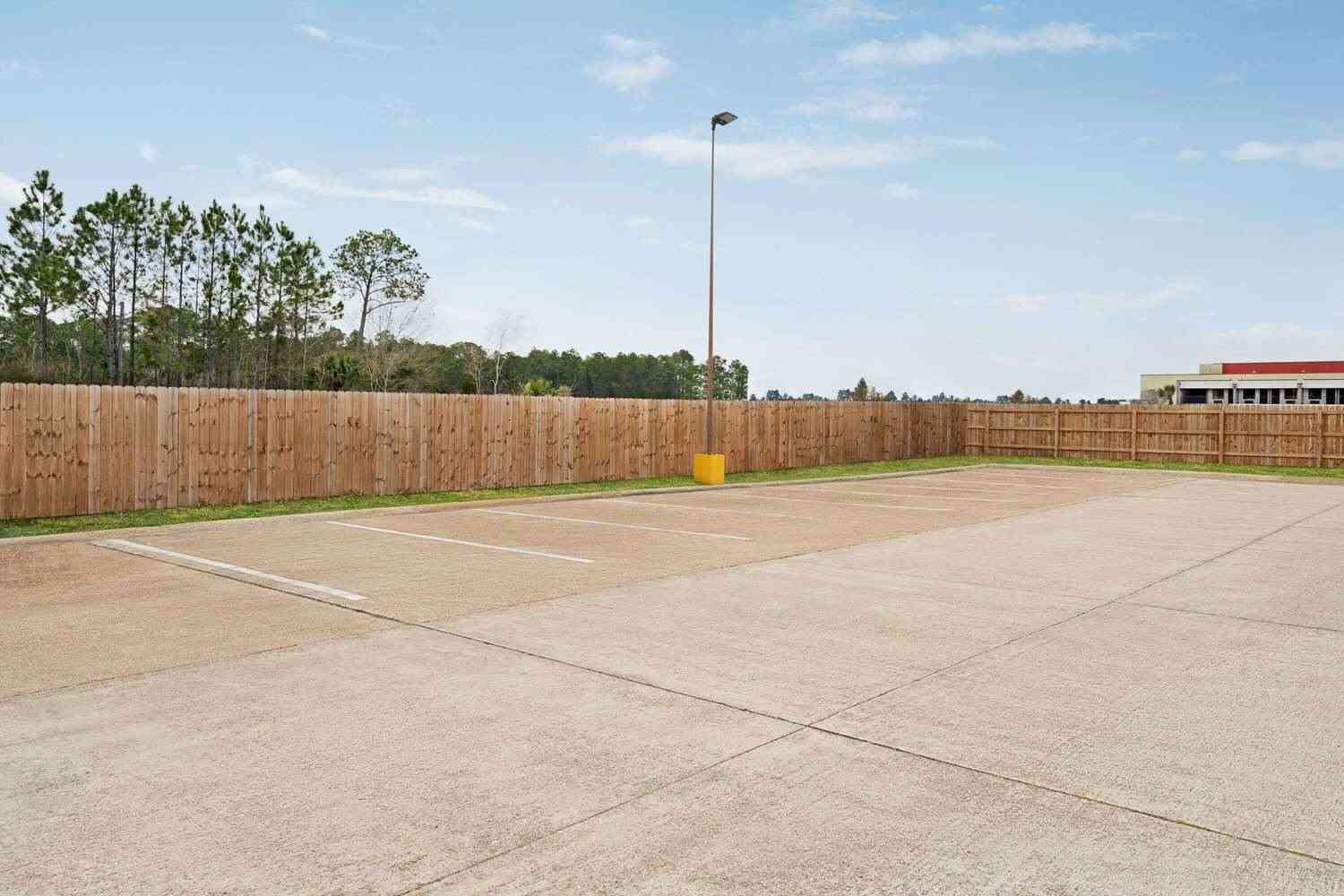 Super 8 by Wyndham Gulfport Biloxi Airport в Gulfport, MS