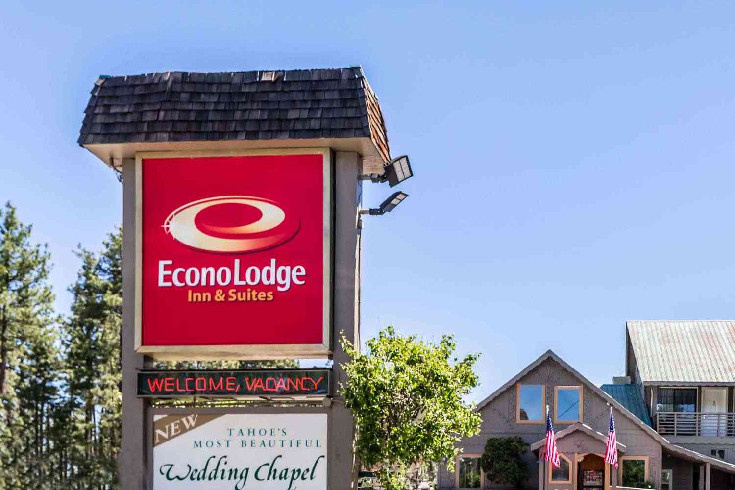 South Lake Tahoe, CAにおけるEcono Lodge Inn and Suites Heavenly Village Area 