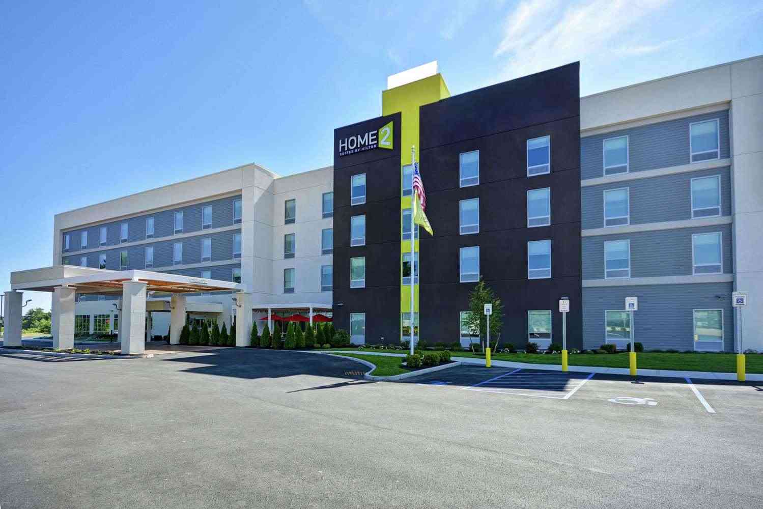 Home2 Suites by Hilton Queensbury Lake George i Queensbury, NY