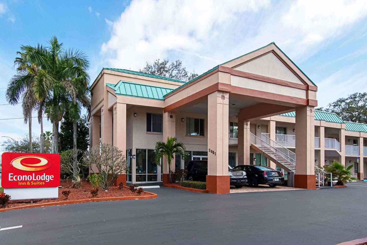 Clearwater, FL 的 Econo Lodge Inn and Suites