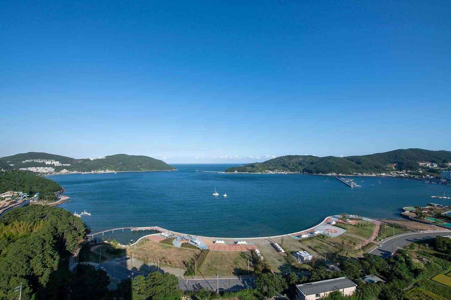 Ramada Suites by Wyndham Geoje a Geoje, KR