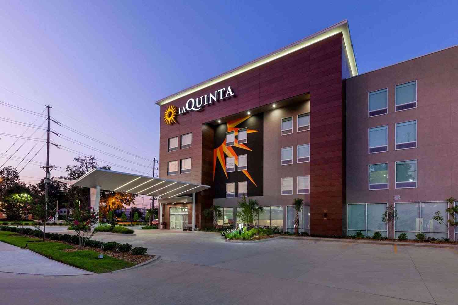 La Quinta Inn & Suites by Wyndham Lafayette Oil Center in Lafayette, LA