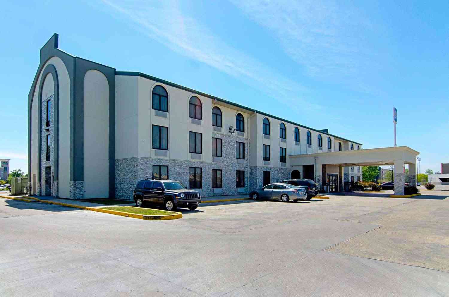 Quality Inn and Suites Near Tanger Outlet Mall in Gonzales, LA