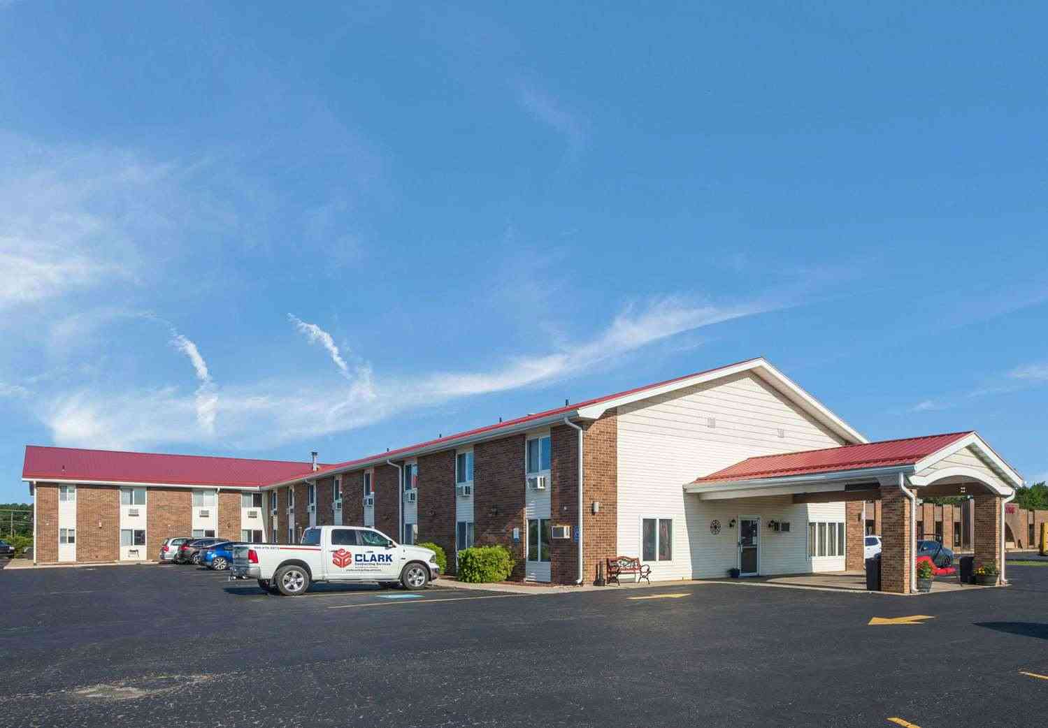 Econo Lodge Inn and Suites Escanaba, Escanaba, MI