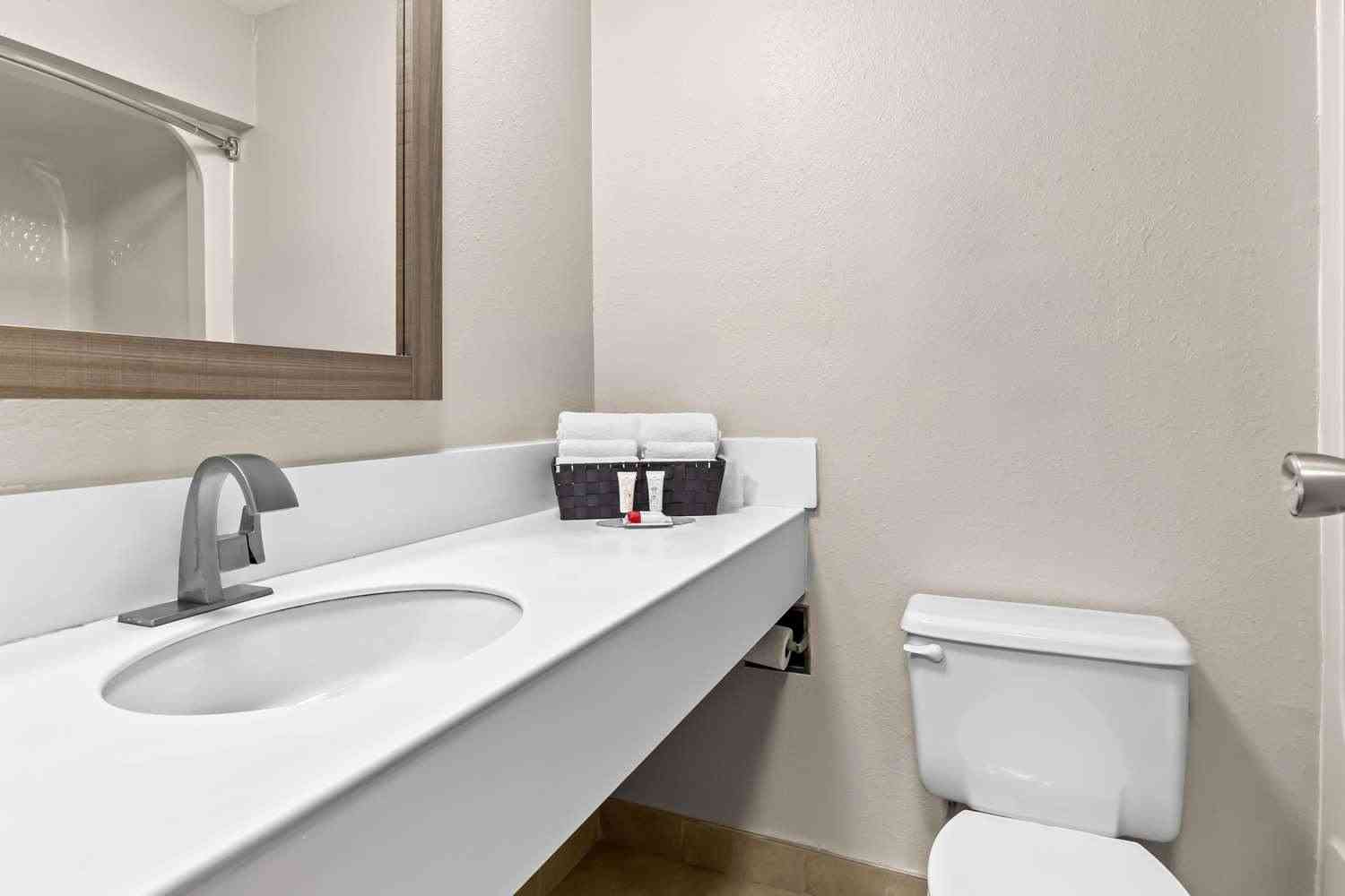 Red Lion Inn & Suites Pontoon Beach, Granite City, IL