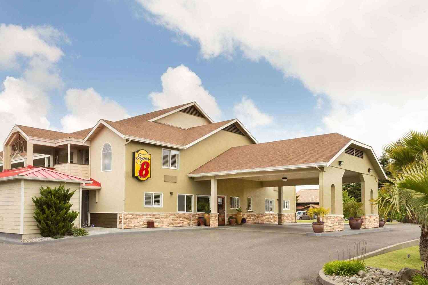 Super 8 by Wyndham Fortuna in Fortuna, CA