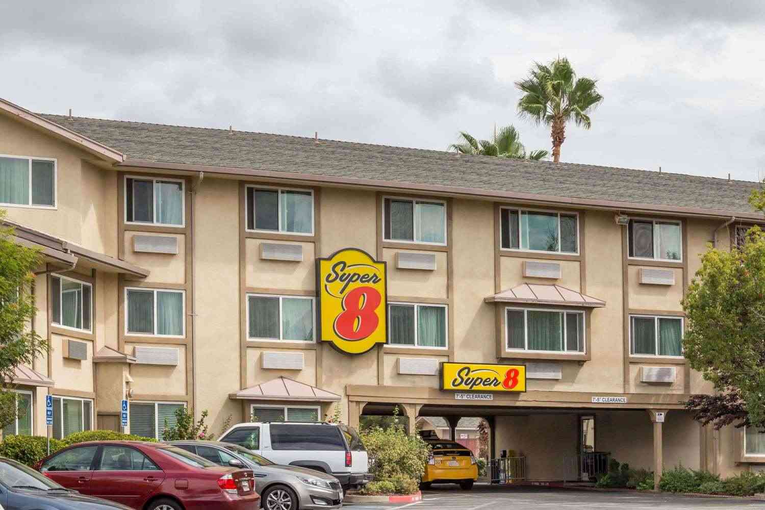 Super 8 by Wyndham Sacramento North em Sacramento, CA