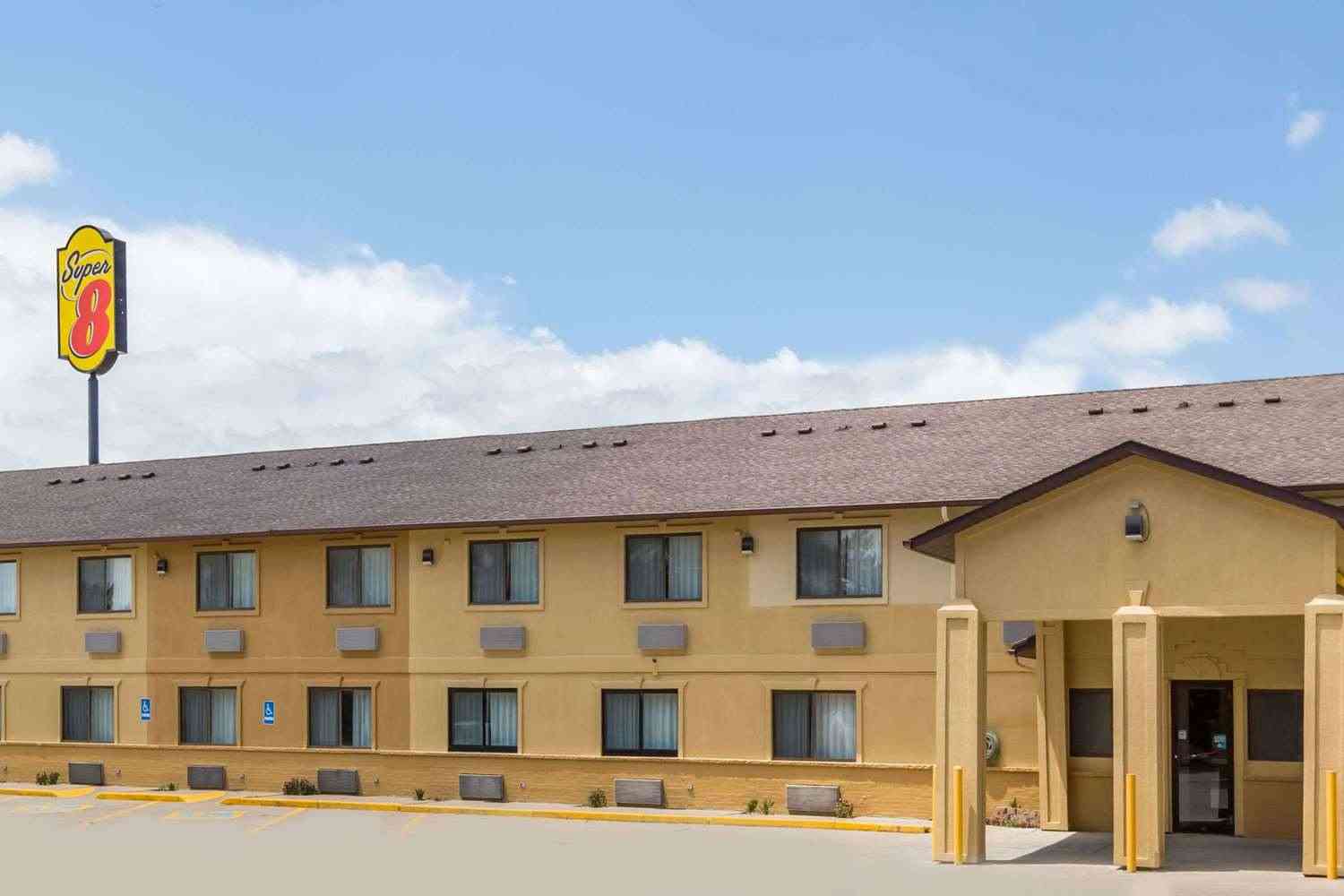 Super 8 by Wyndham Newton, Newton, IA