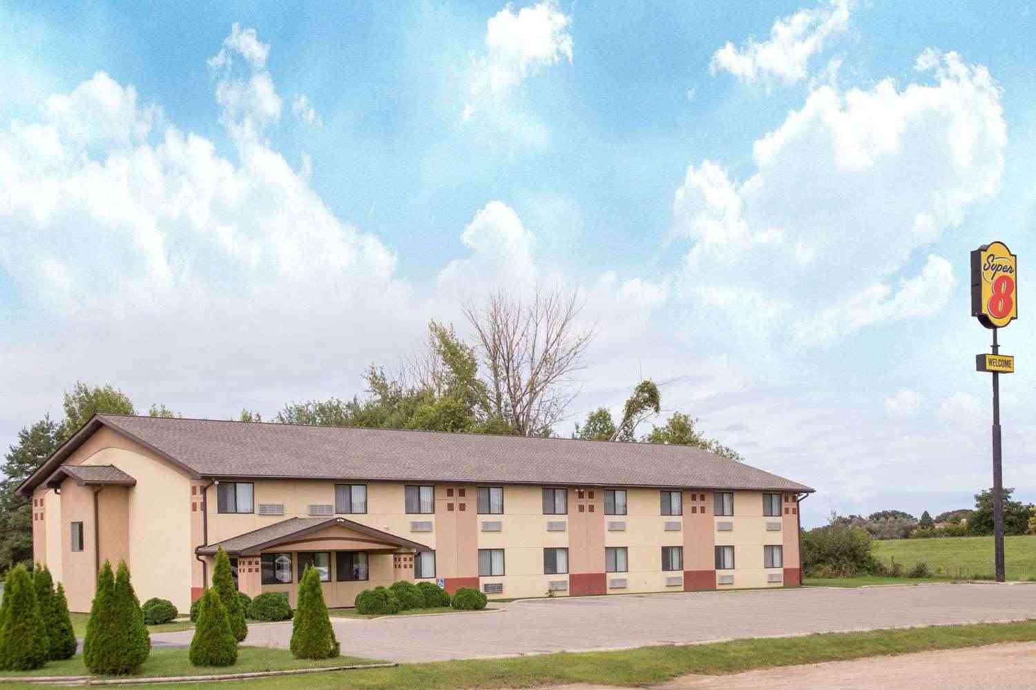 Super 8 by Wyndham Austin MN i Austin, MN