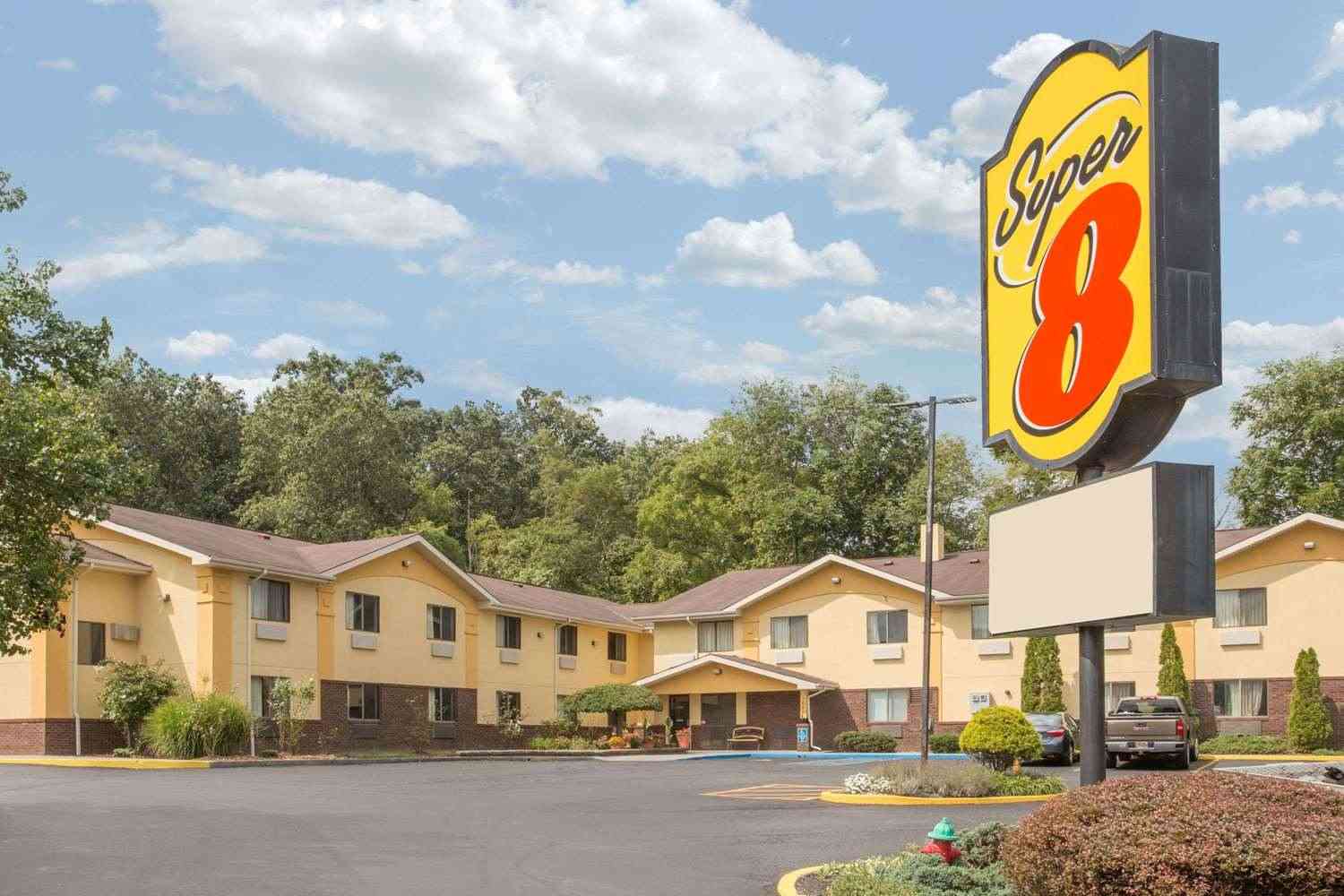 Super 8 by Wyndham Radford VA in Radford, VA