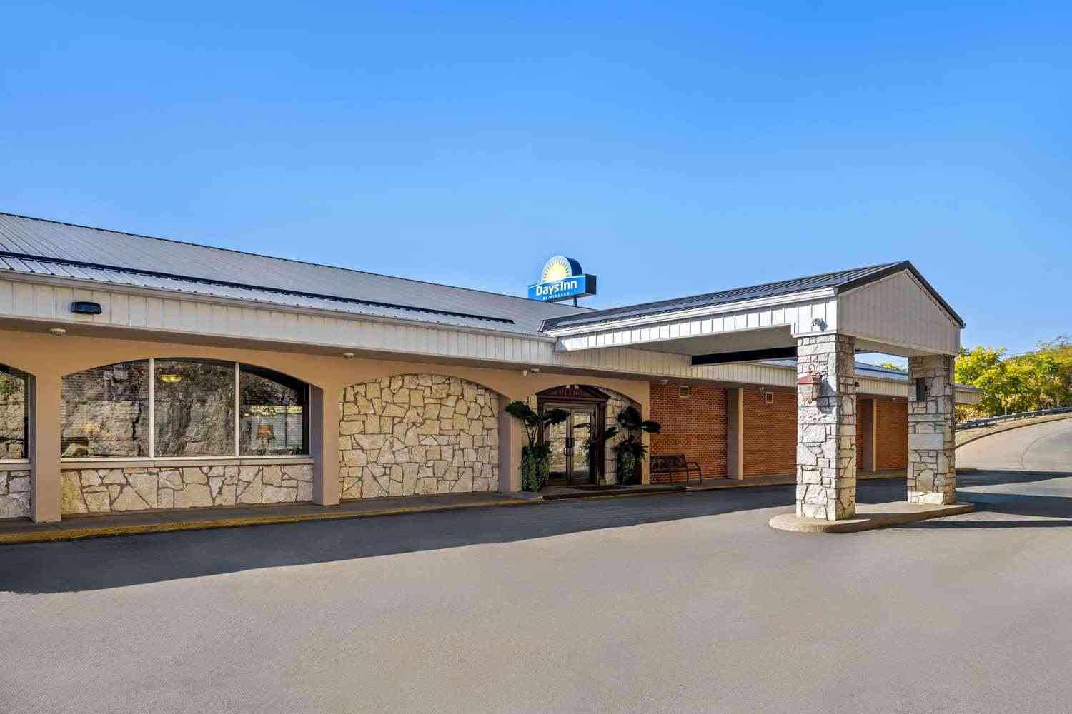 Days Inn by Wyndham Dubuque a Dubuque, IA