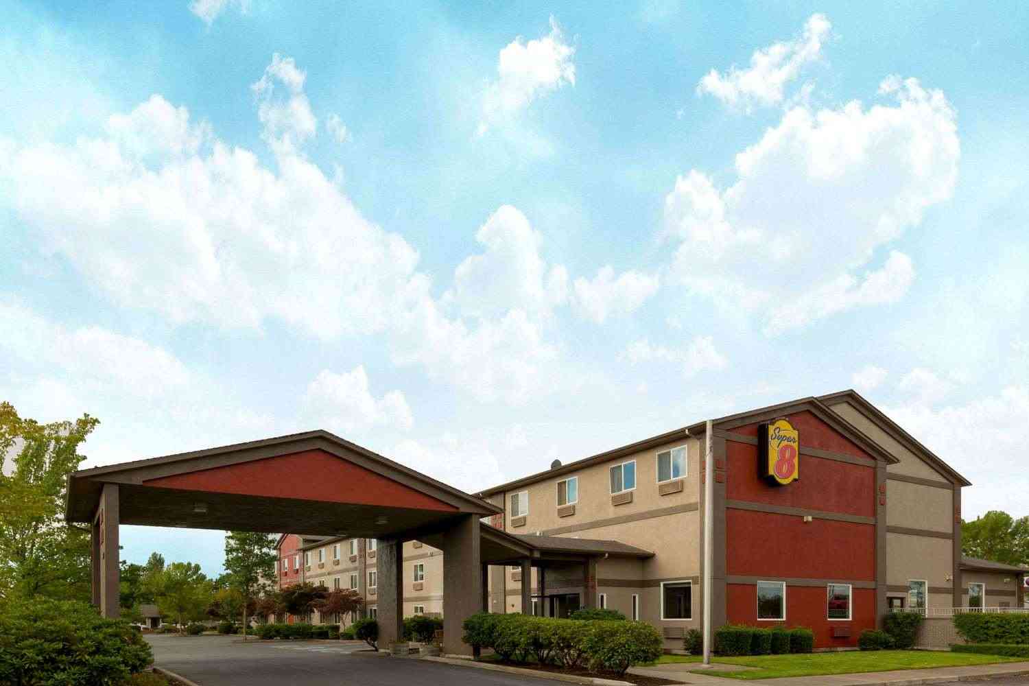 Super 8 by Wyndham Woodburn, Woodburn, OR