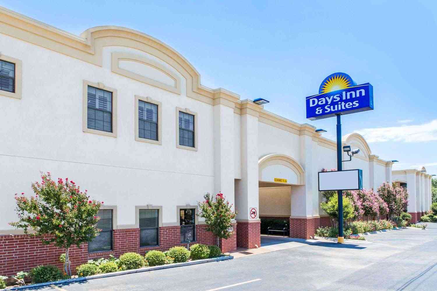 大春天, TX 的 Days Inn & Suites by Wyndham Big Spring