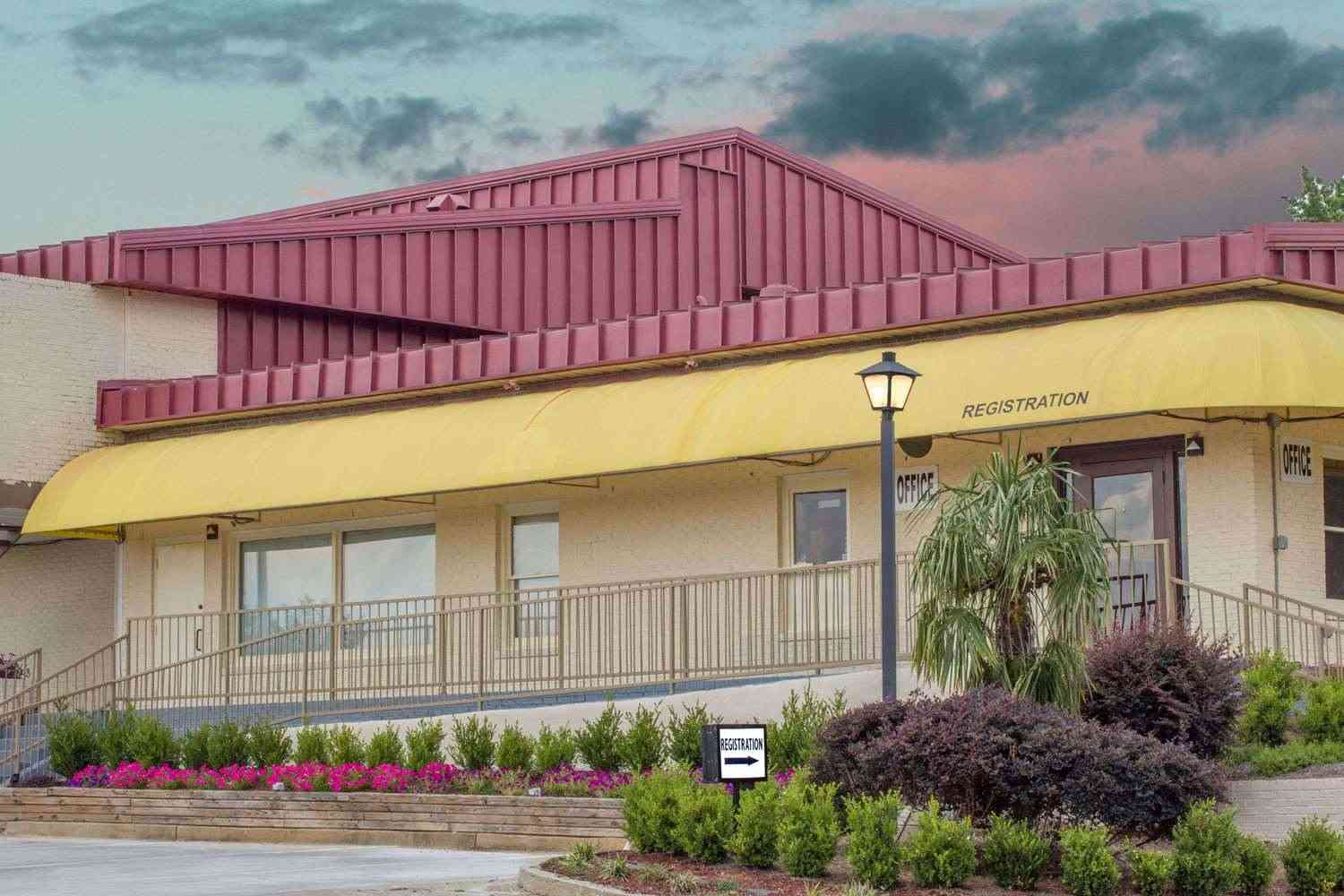 Days Inn by Wyndham Milledgeville in Milledgeville, GA