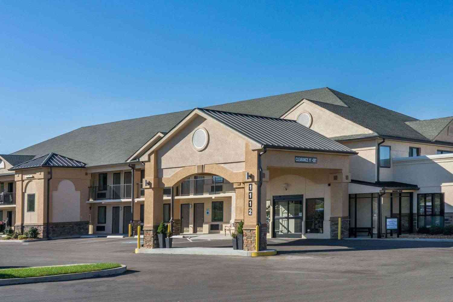 Baymont by Wyndham Clarksville in Clarksville, TN