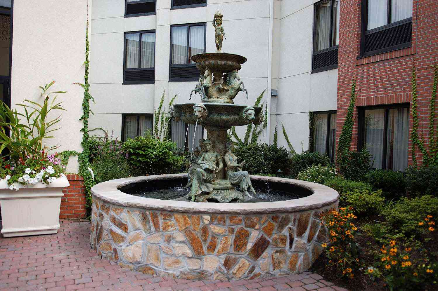 Hampton Inn & Suites Fairfield в Fairfield, NJ