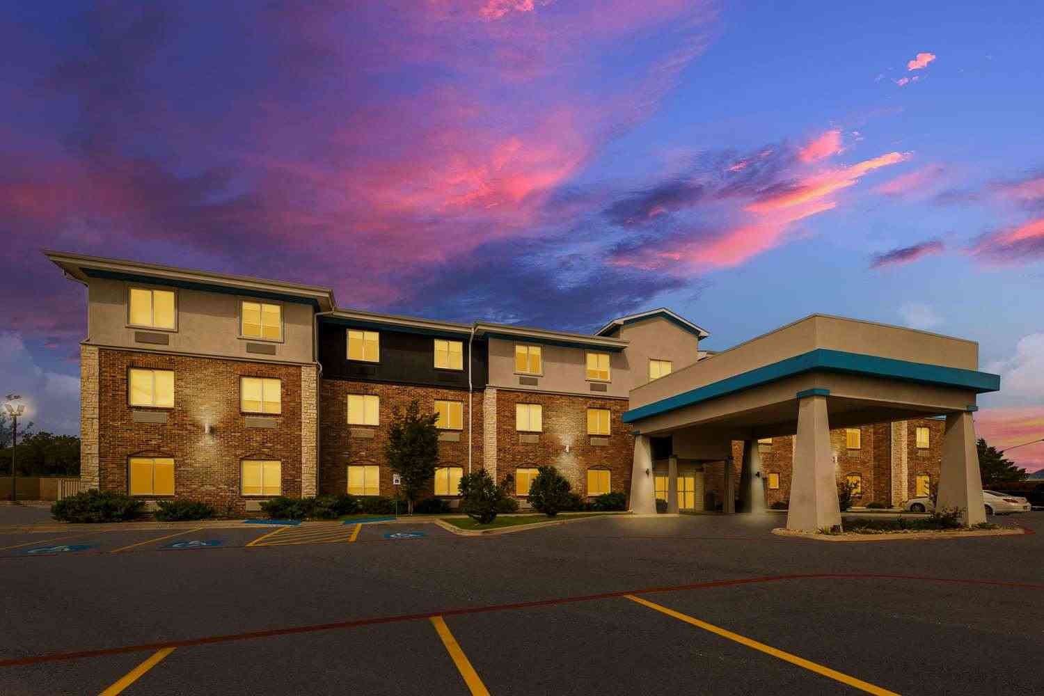 Best Western Bowie Inn & Suites, Bowie, TX