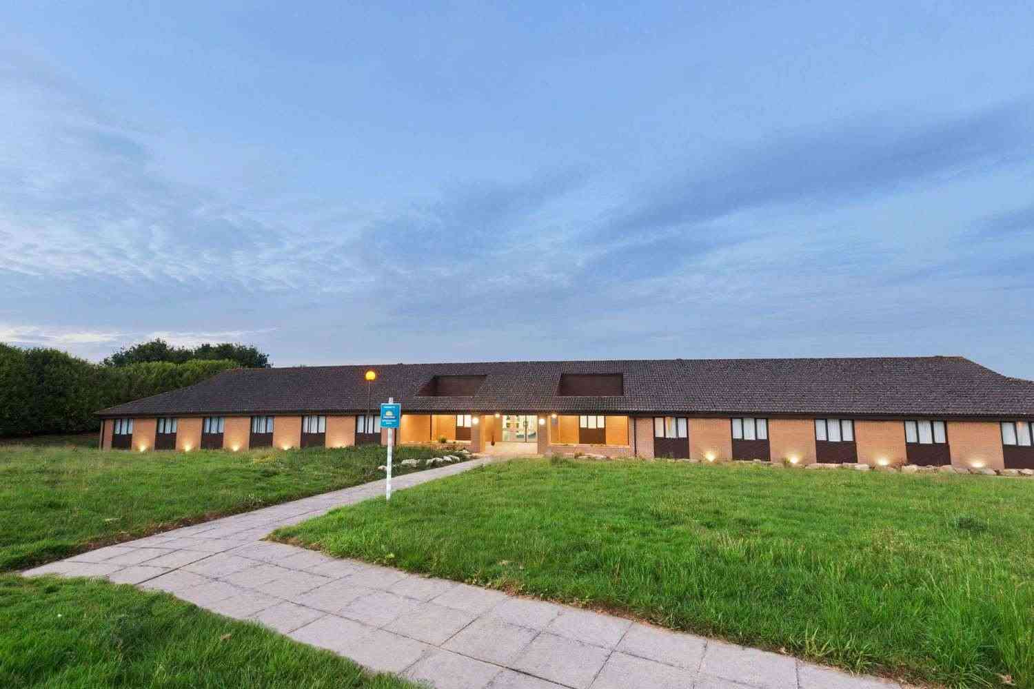 Days Inn by Wyndham Sutton Scotney South in Winchester, GB1