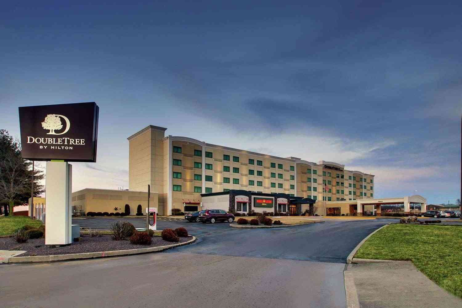 DoubleTree by Hilton Mt. Vernon в Mt Vernon, IL