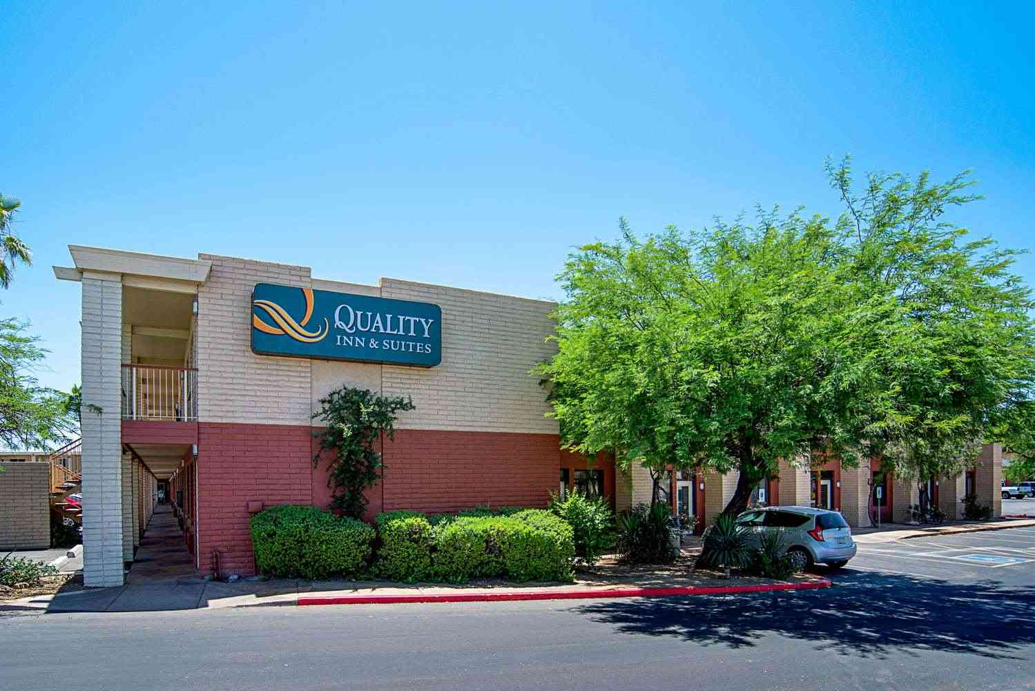 Quality Inn and Suites Phoenix NW - Sun City in Youngtown, AZ