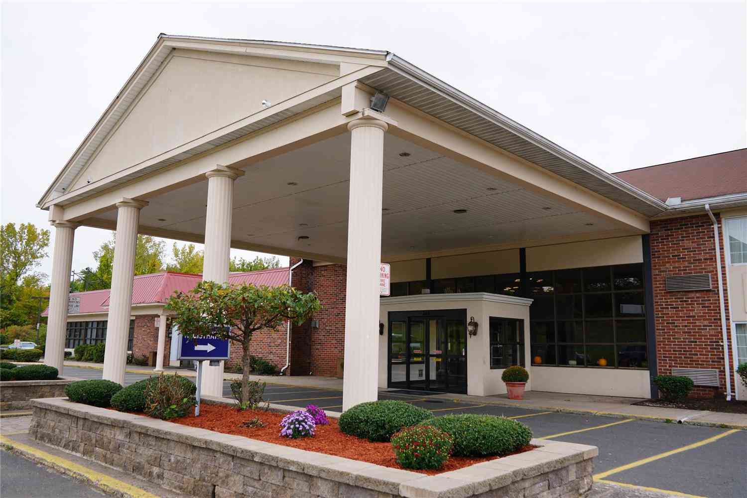 Rodeway Inn and Suites Bradley Airport i East Windsor, CT