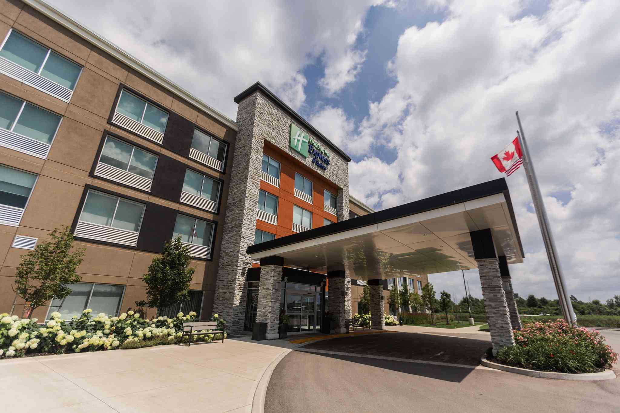 Holiday Inn Express & Suites Welland in Welland, ON