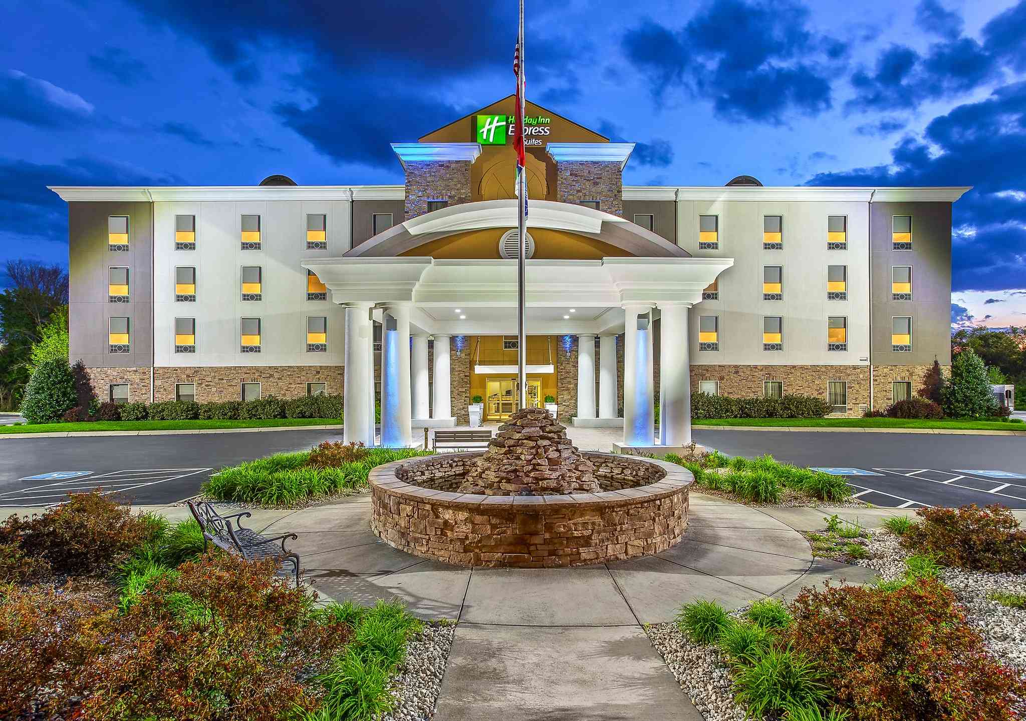 Holiday Inn Express & Suites - Morristown, Morristown, TN