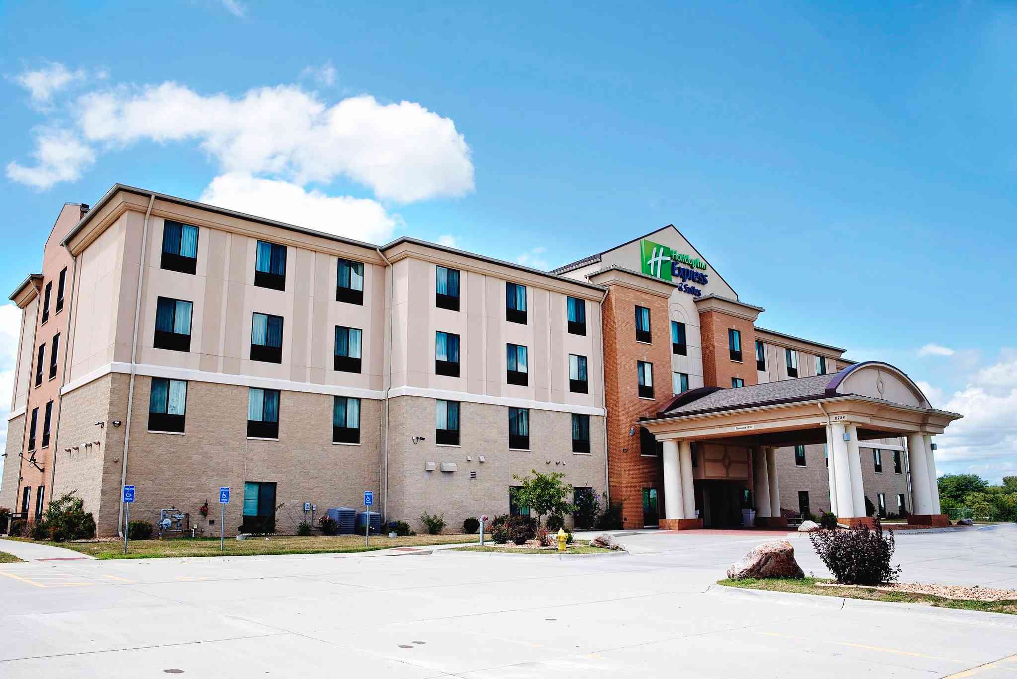 어반데일, IA의 Holiday Inn Express and Suites - Urbandale, Iowa
