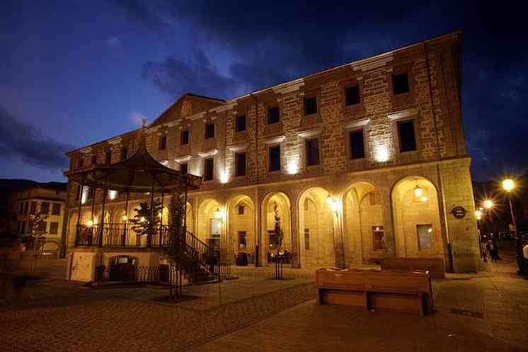 Hotel Balneario Orduna Plaza в Orduna, ES