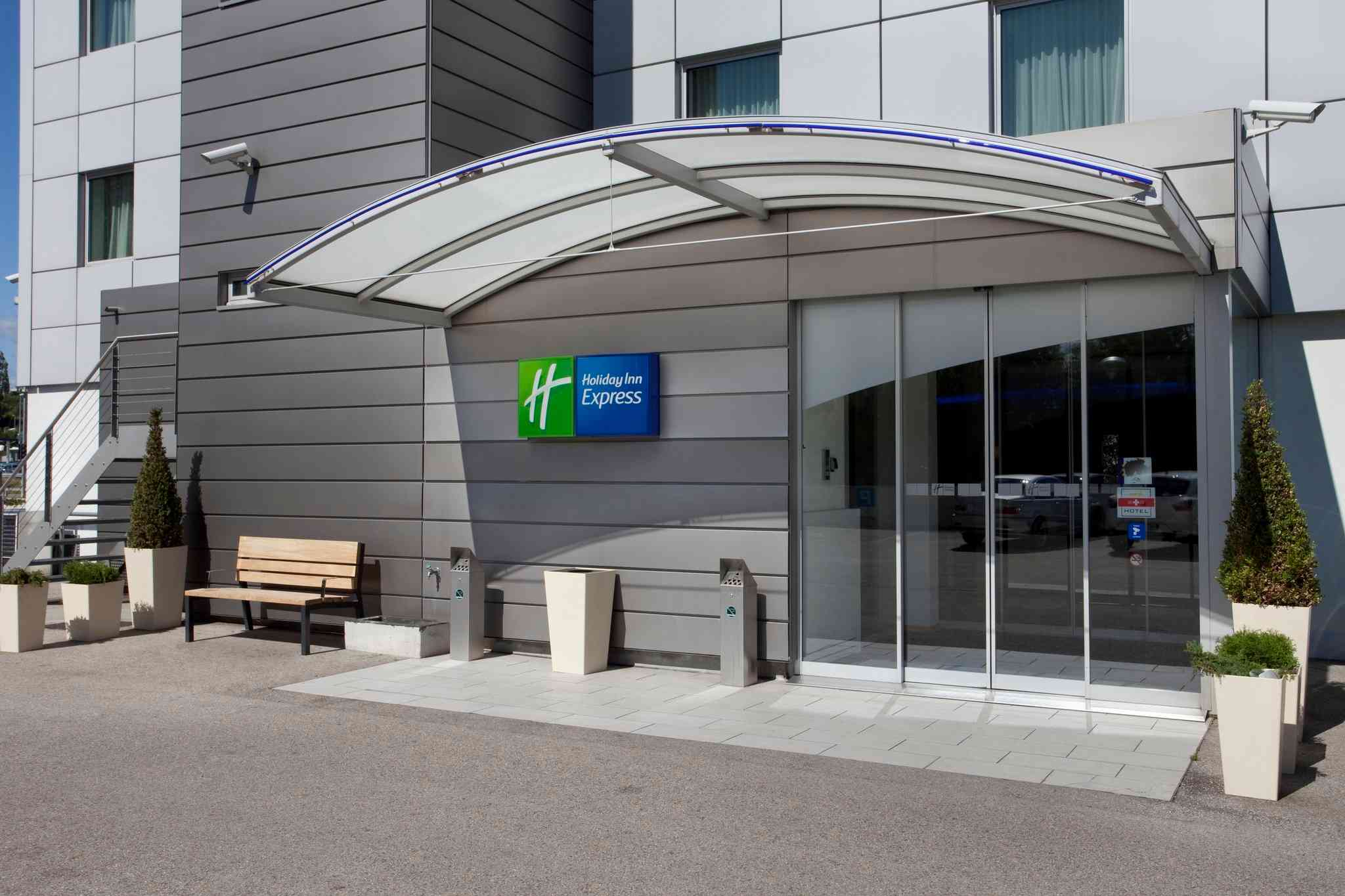 Holiday Inn Express Geneva Airport in Genève, CH