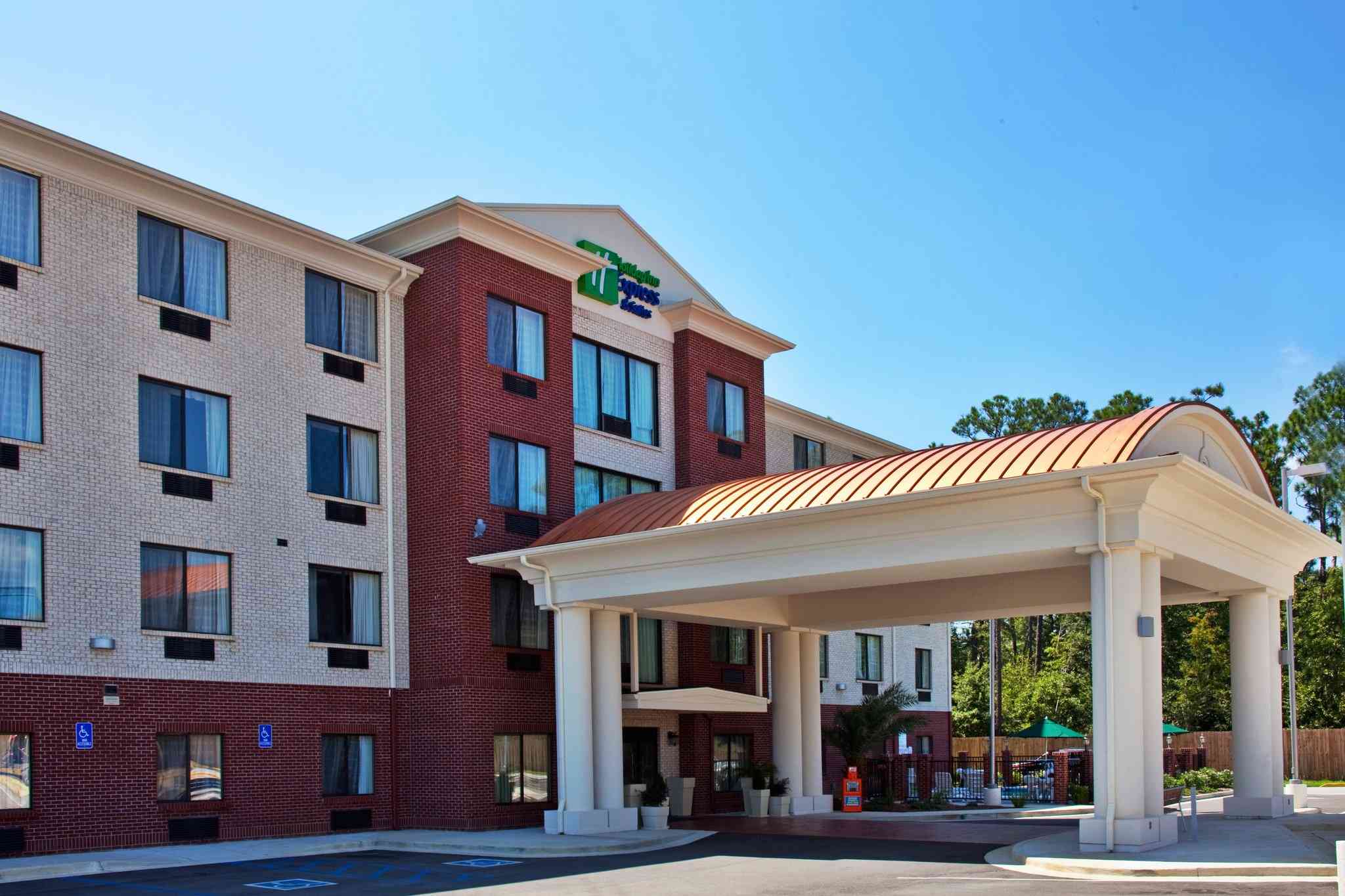 Holiday Inn Express Hotel & Suites Biloxi-Ocean Springs в Оушен-Спрингс, MS