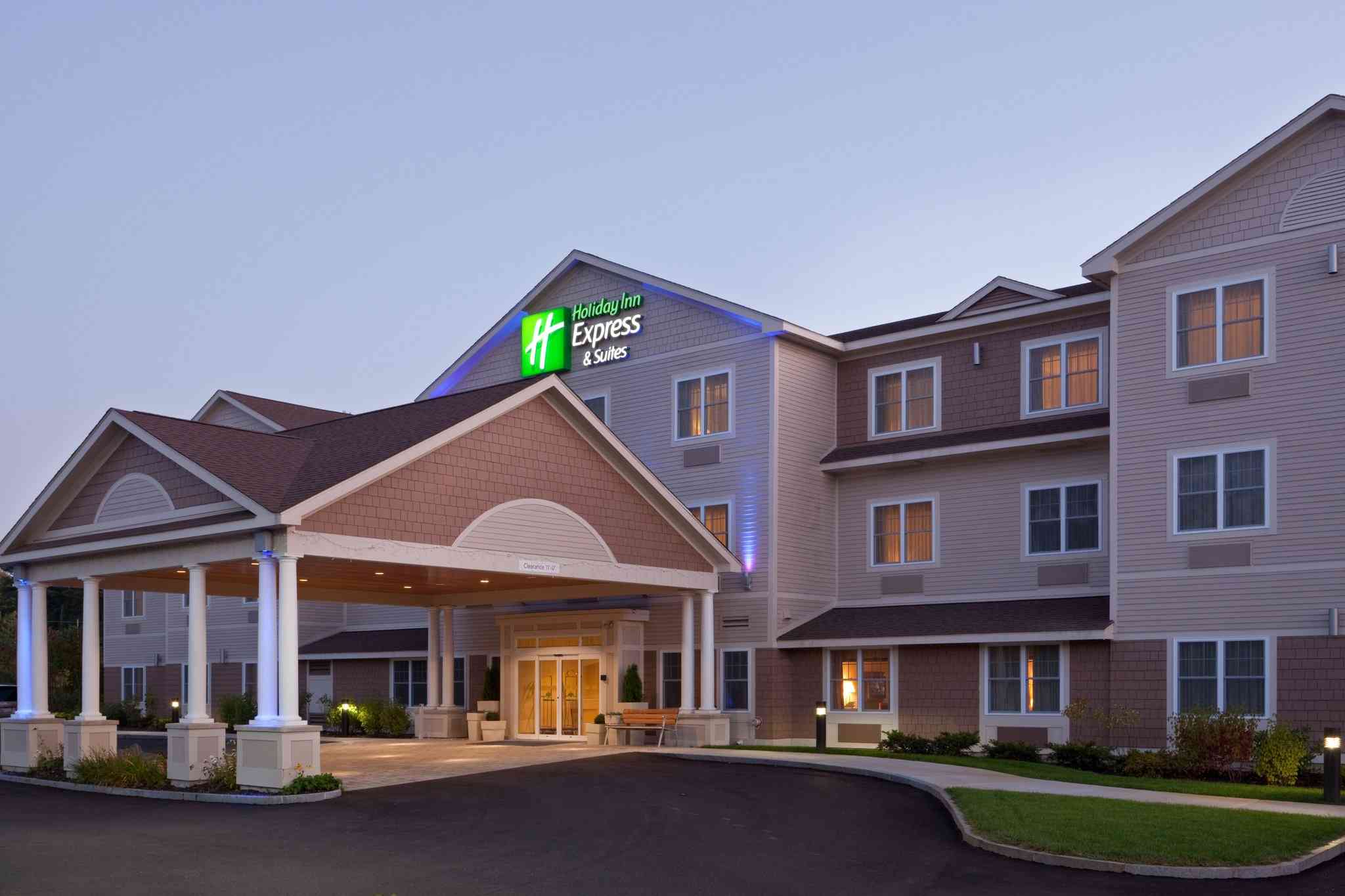 Holiday Inn Express Hotel & Suites Tilton в Тилтон, NH