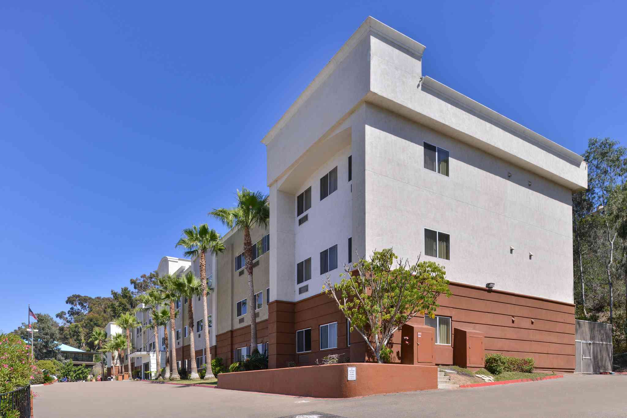 Candlewood Suites San Diego в Сан-Диего, CA