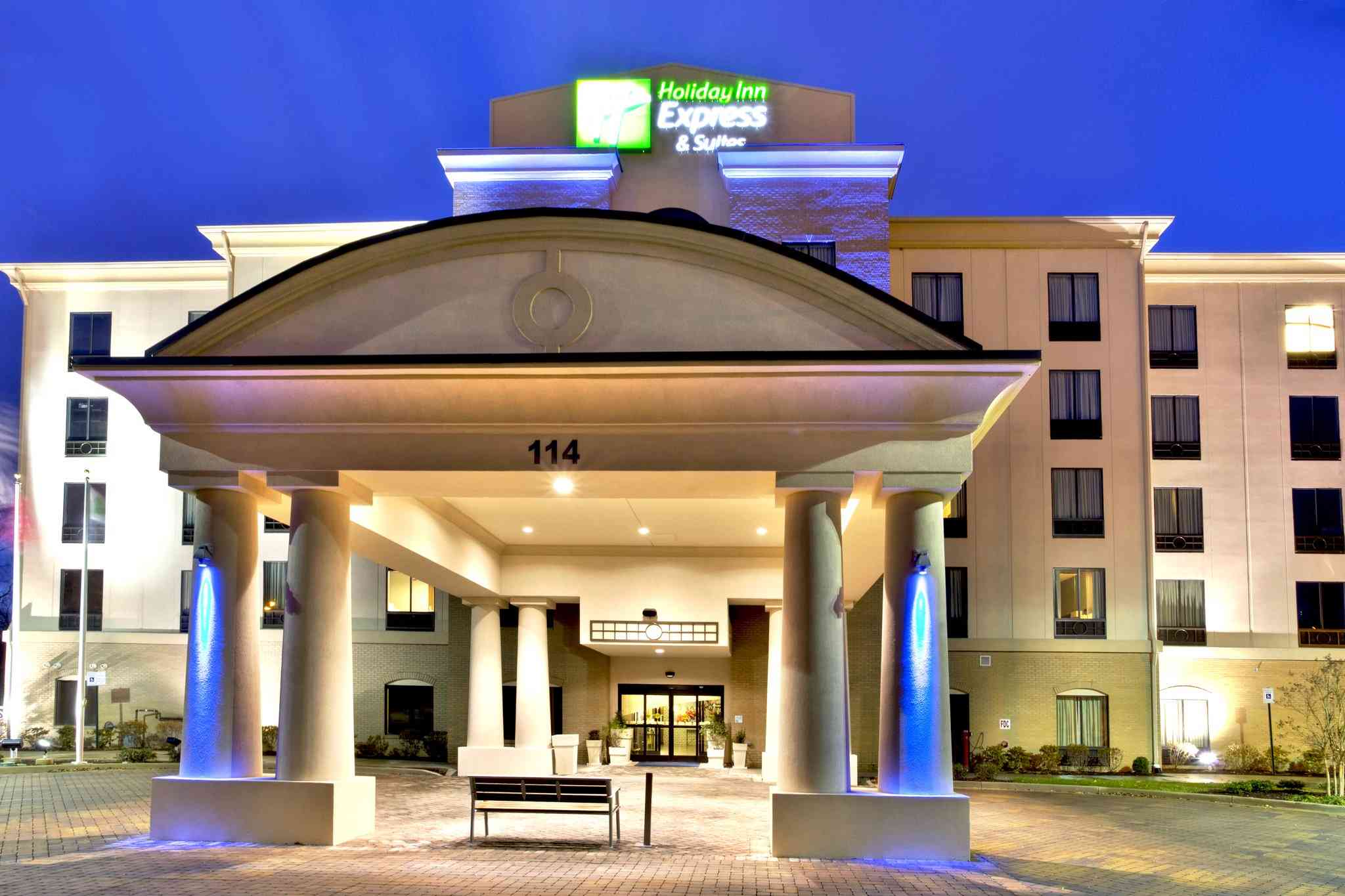 Holiday Inn Express & Suites Oak Ridge в Оук-Ридж, TN