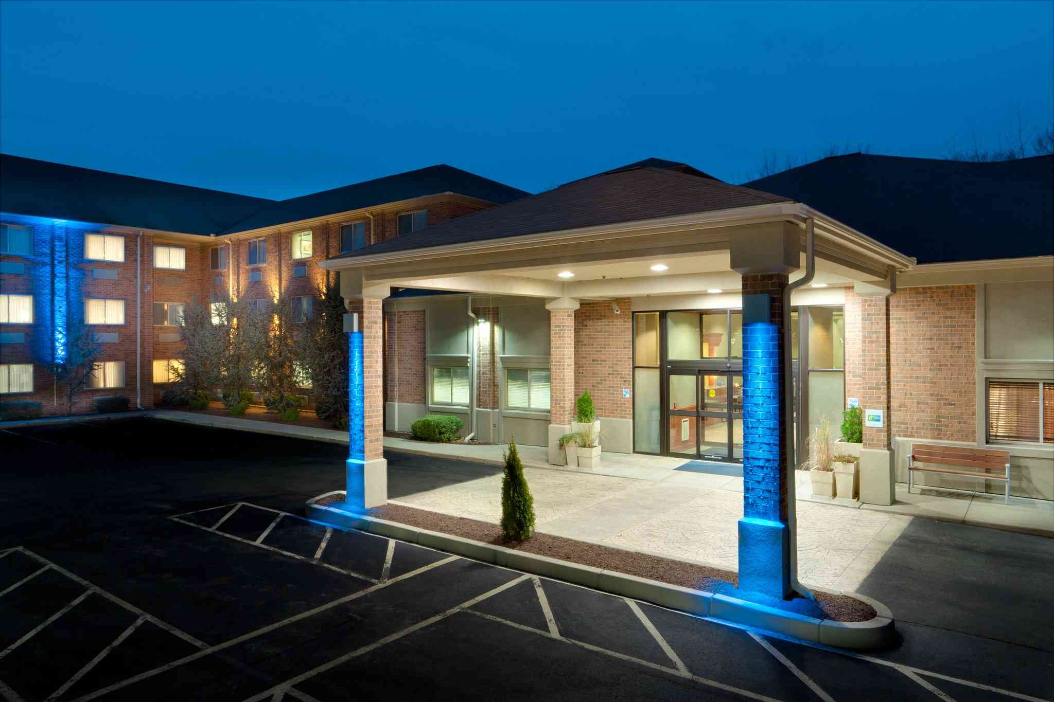 Holiday Inn Express & Suites Smithfield in Smithfield, RI