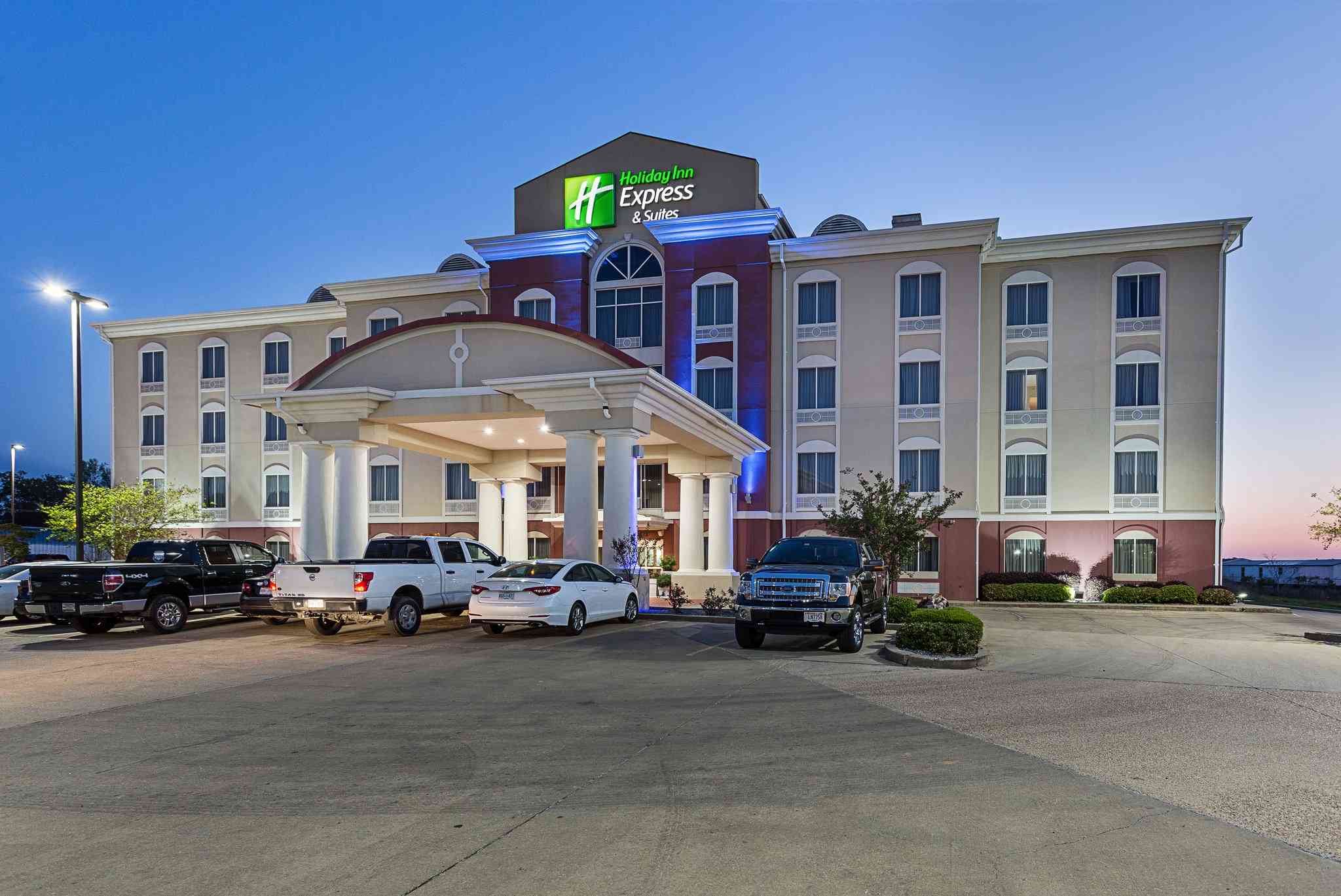 Holiday Inn Express Hotel & Suites Byram в Байрам, MS