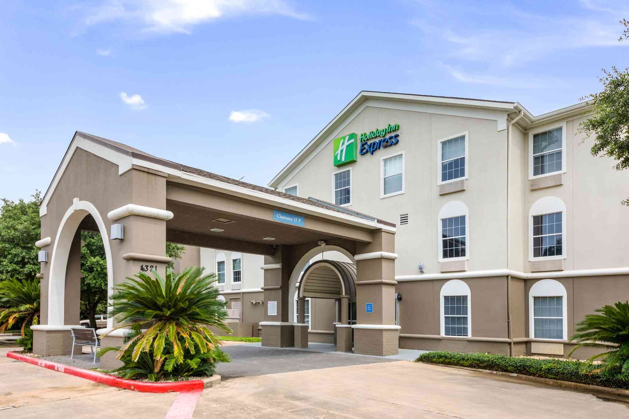 Holiday Inn Express Hotel & Suites - Columbus in Columbus, TX