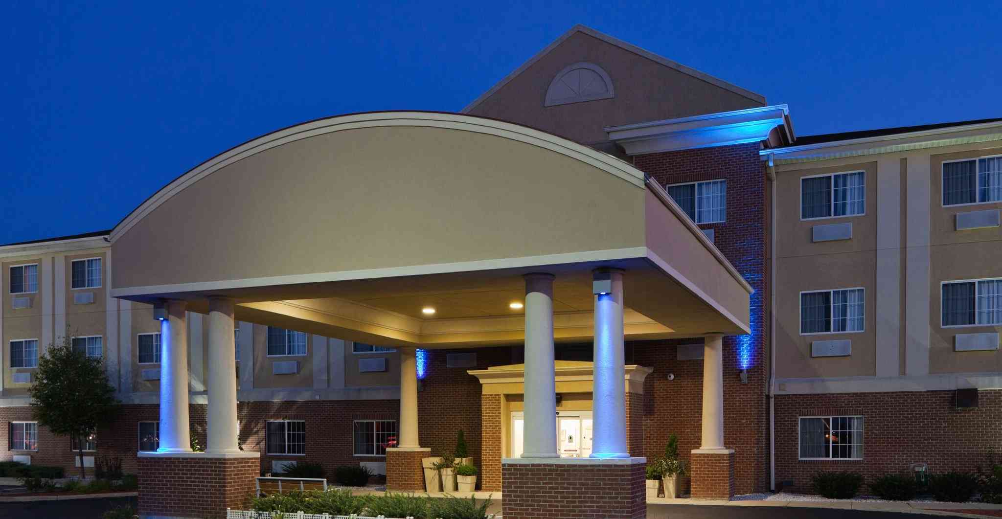 Holiday Inn Express Hotel & Suites Defiance in Trotz, OH