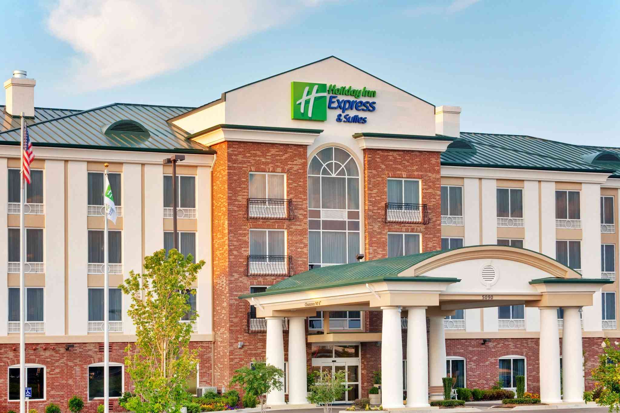 Holiday Inn Express & Suites Millington-Memphis Area в Миллингтон, TN