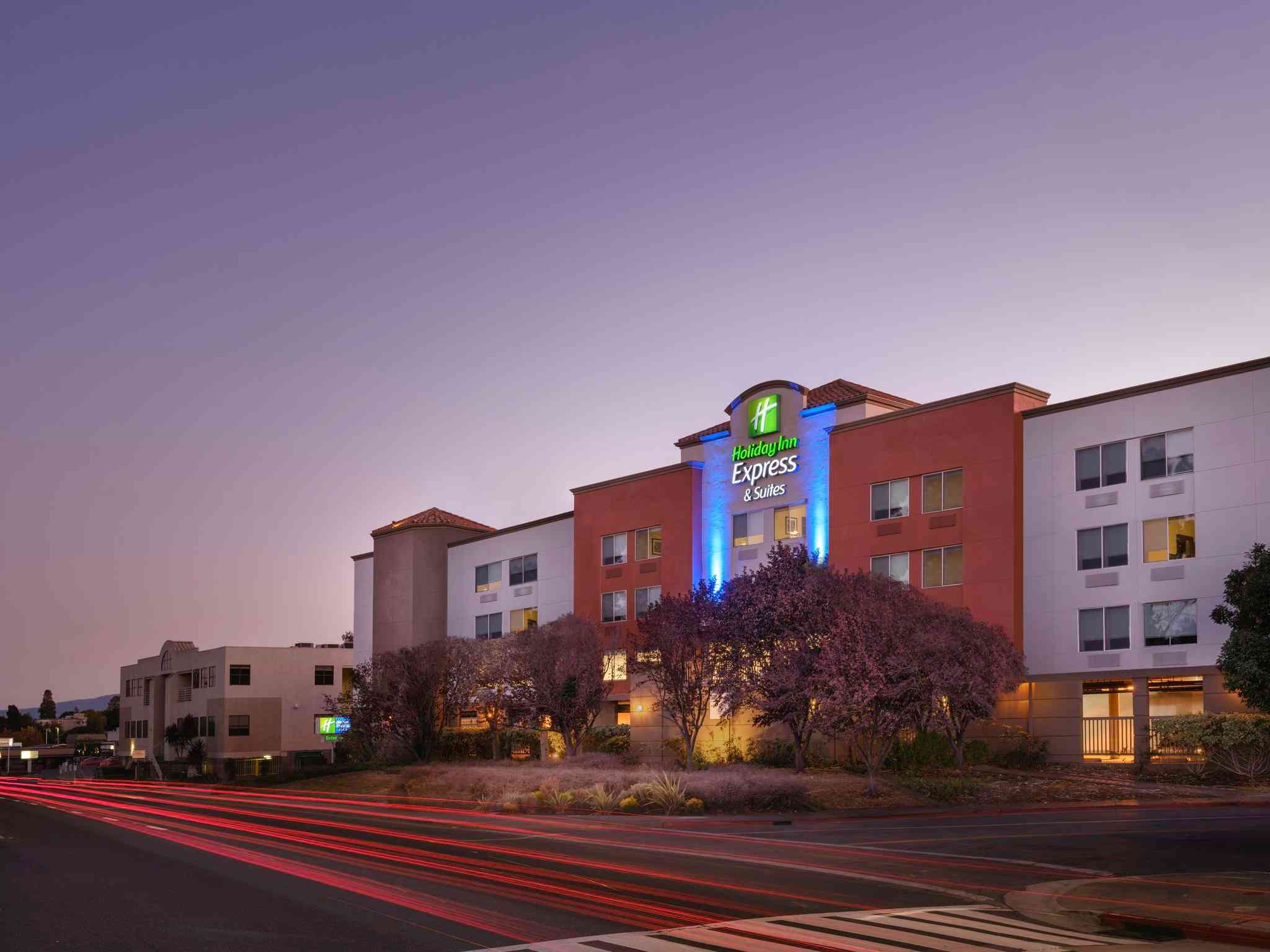 Holiday Inn Express Hotel & Suites Belmont i Belmont, CA