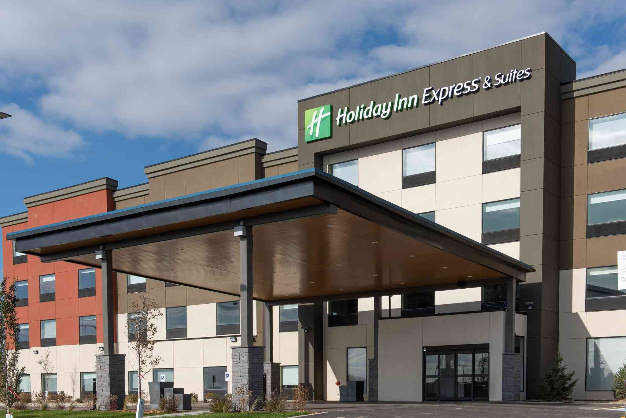Holiday Inn Express & Suites North Battleford в Норт-Бэттлфорд, SK