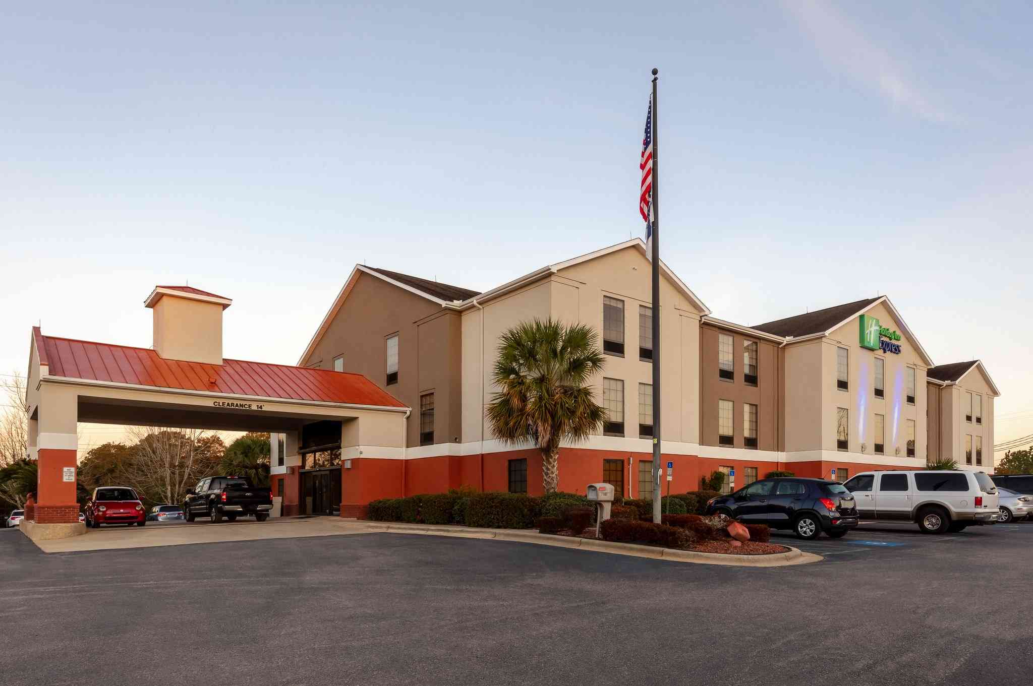 Holiday Inn Express Hotel & Suites Milton in milton, FL