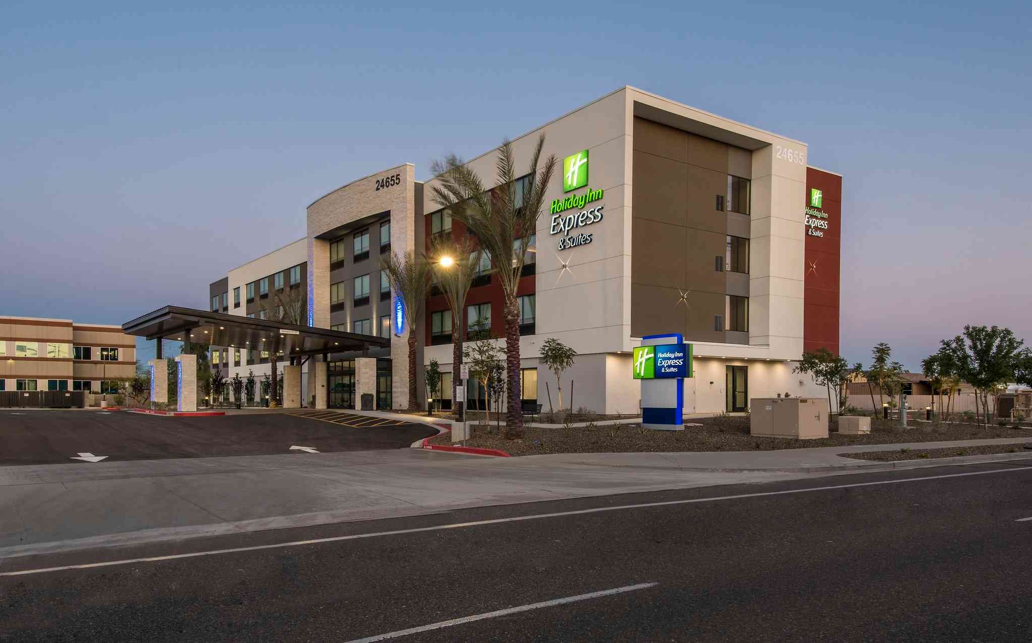 Holiday Inn Express & Suites Phoenix North - Happy Valley in Phoenix, AZ