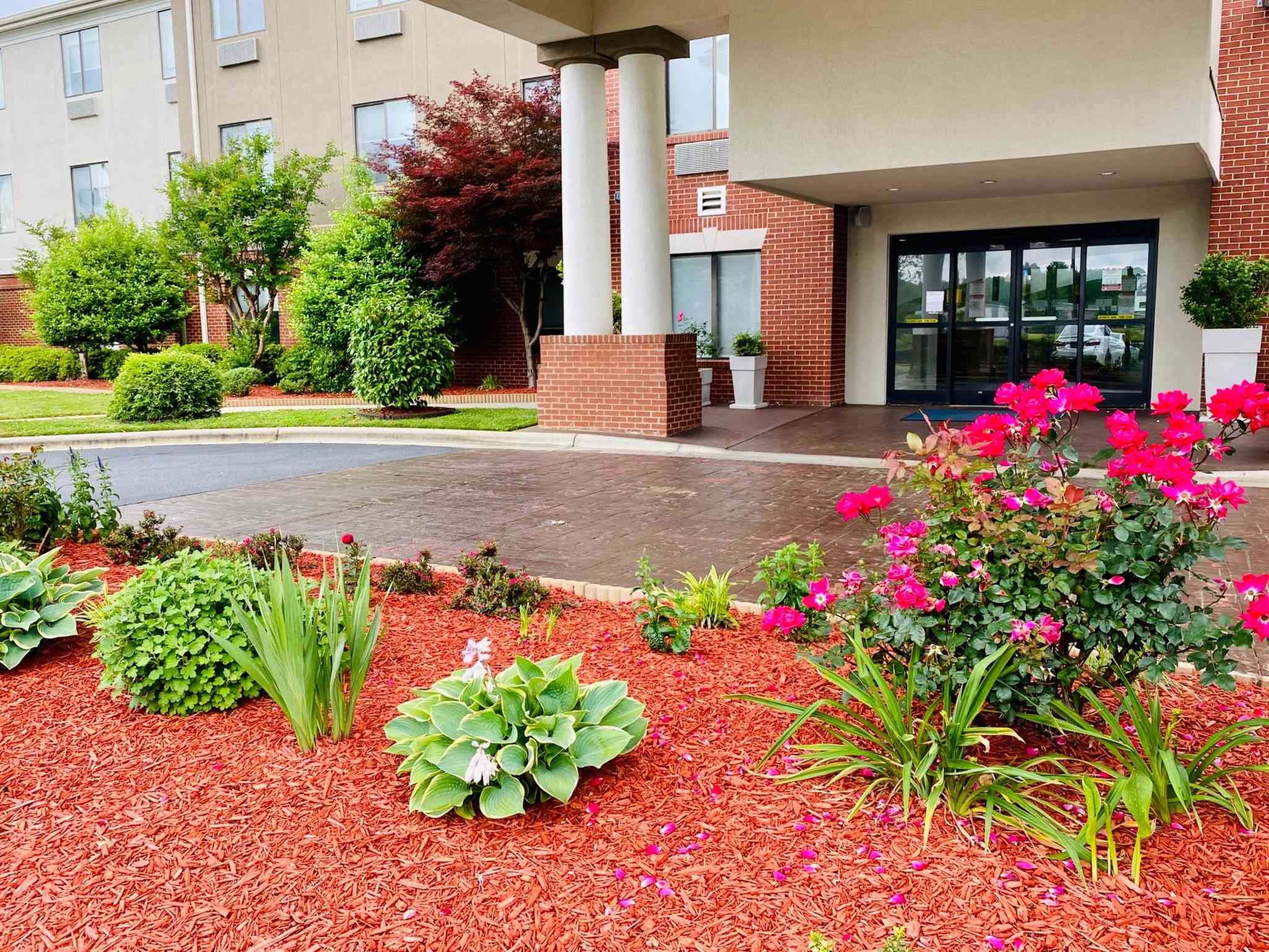 Holiday Inn Express Hotel & Suites Reidsville в Рейдсвилл, NC