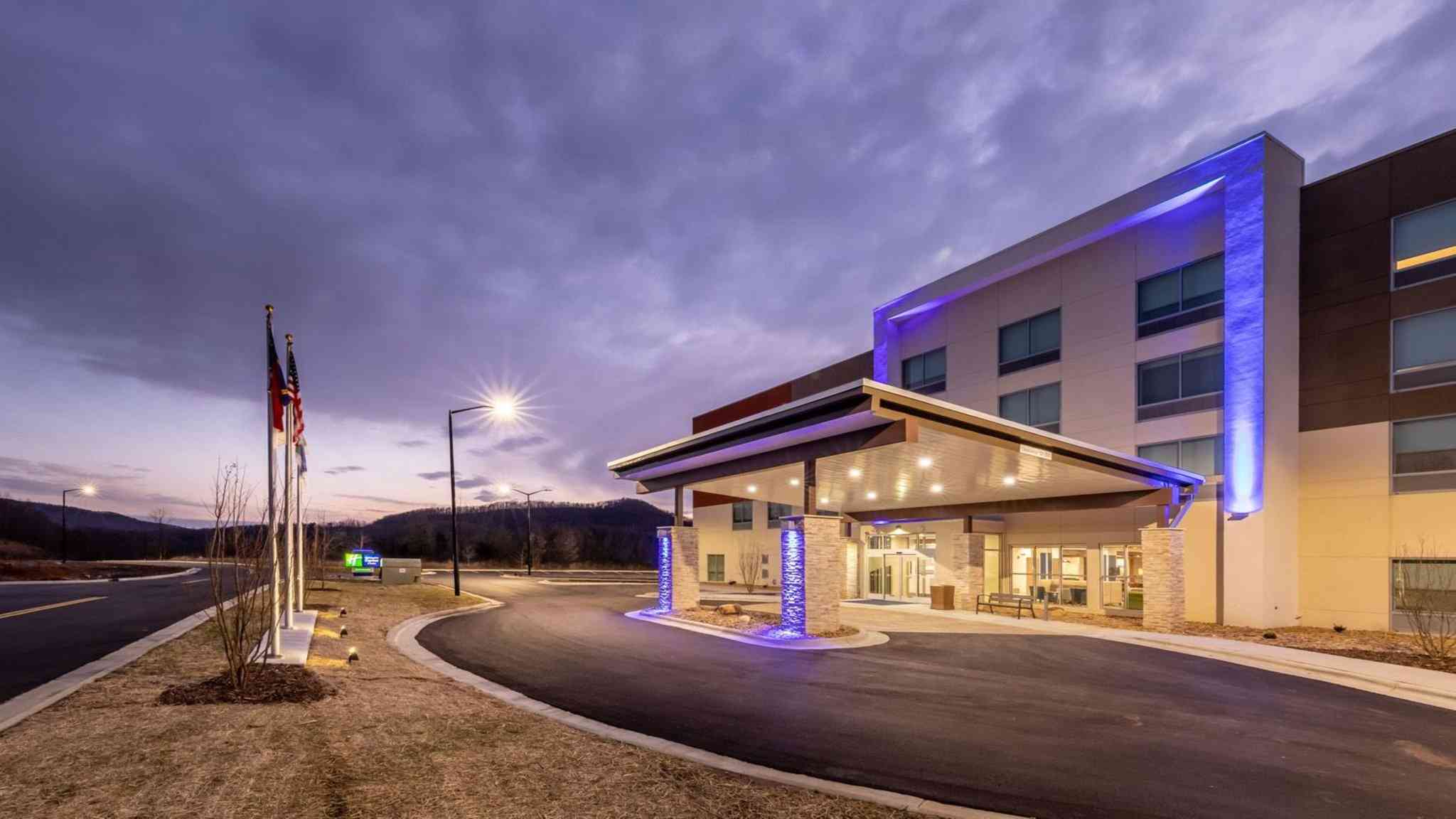 Holiday Inn Express & Suites Marion, - Marion, NC