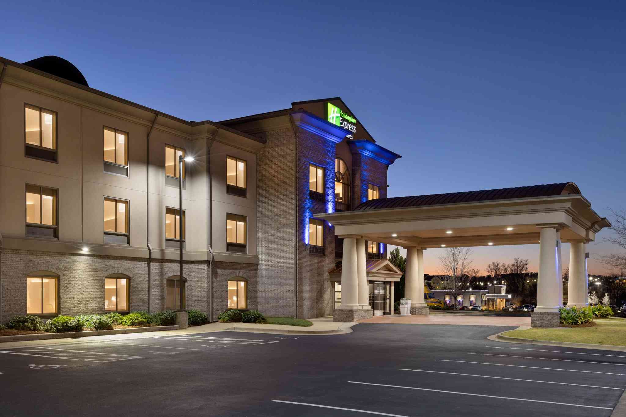 Holiday Inn Express & Suites Opelika Auburn в Опелика, AL