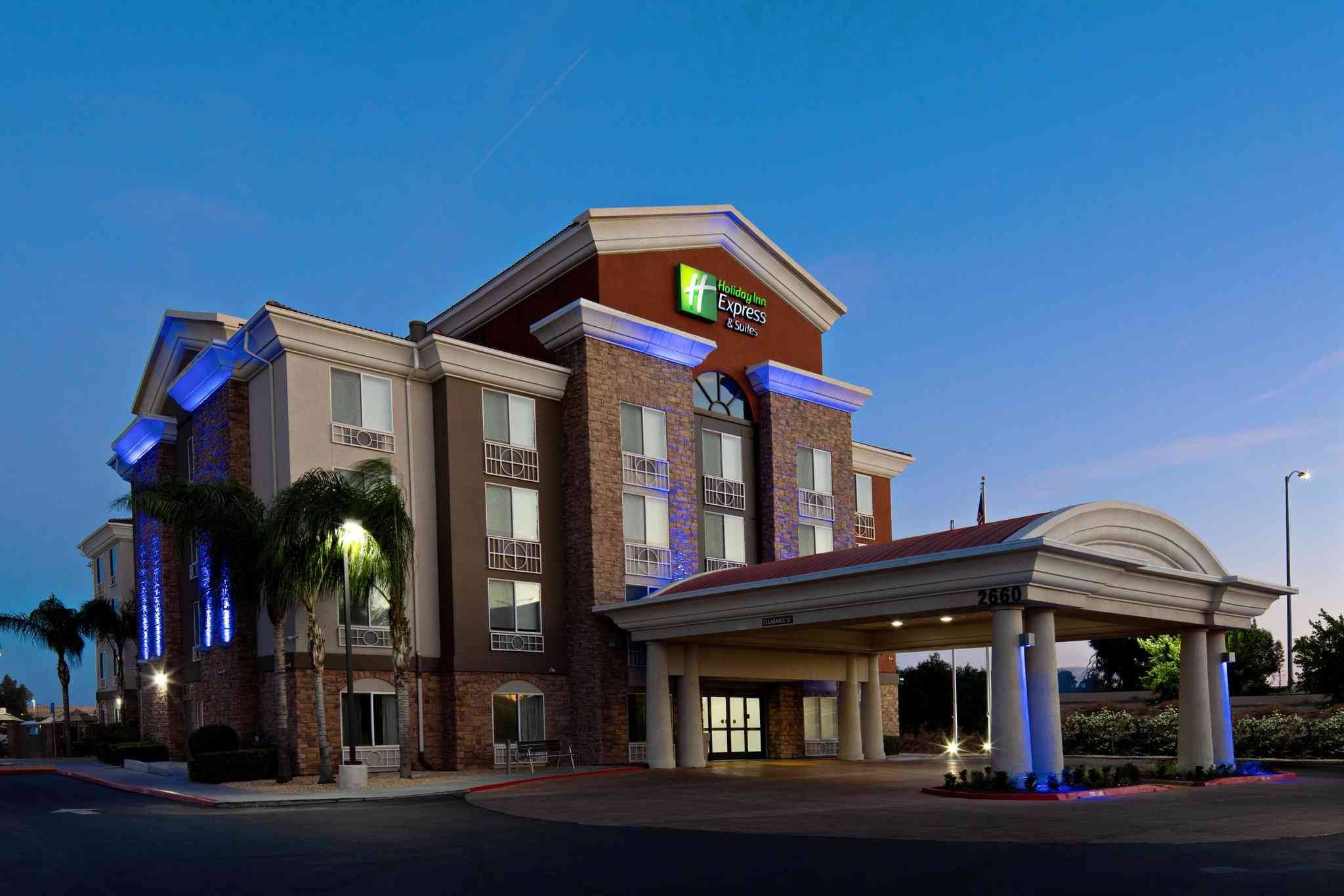 Holiday Inn Express Hotel & Suites Fresno South в Фресно, CA