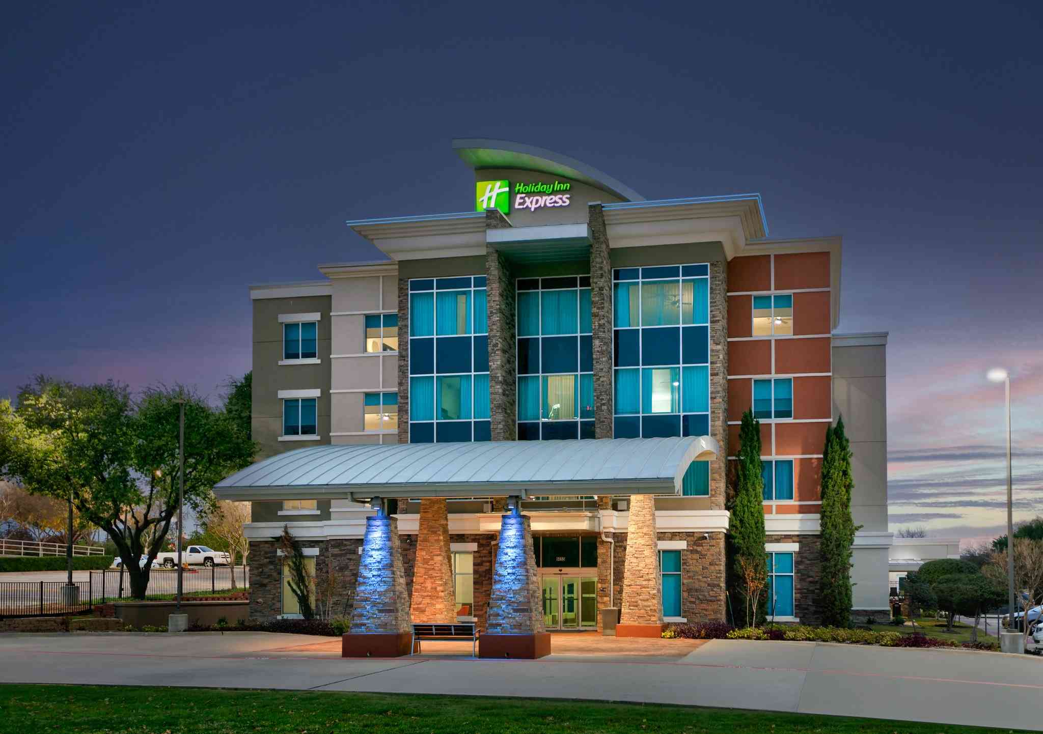 Holiday Inn Express & Suites North Dallas At Preston в Даллас, TX